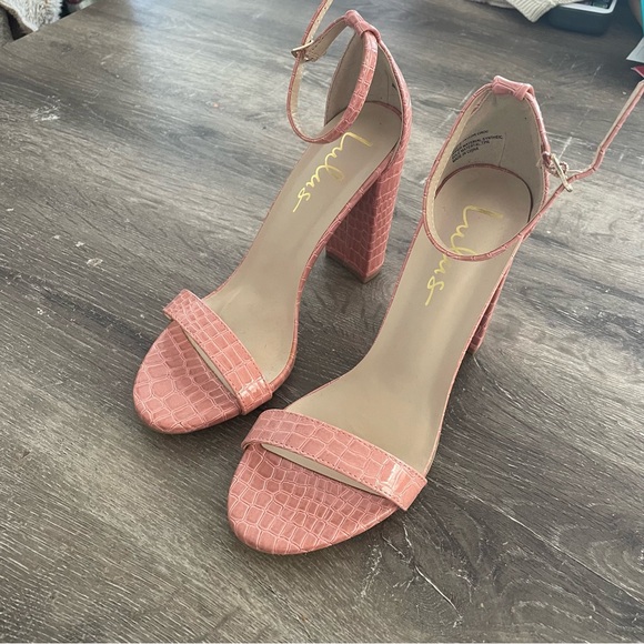 Pink Heels - Picture 3 of 3